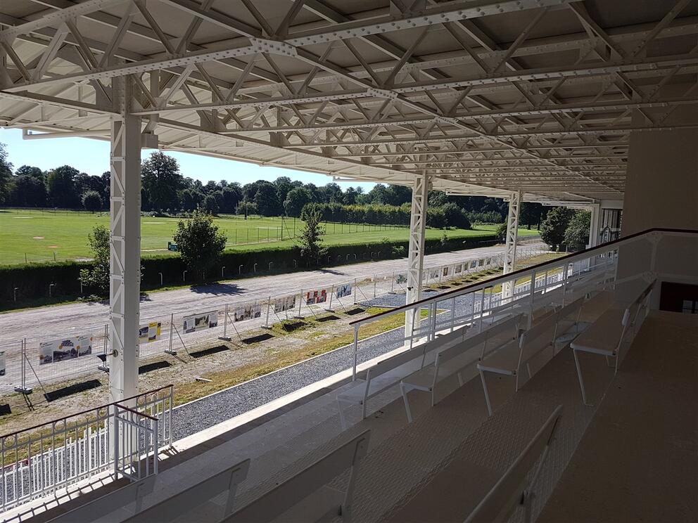 Grote tribune Grote tribune