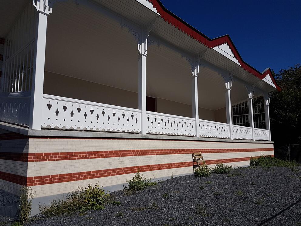 Kleine tribune Kleine tribune