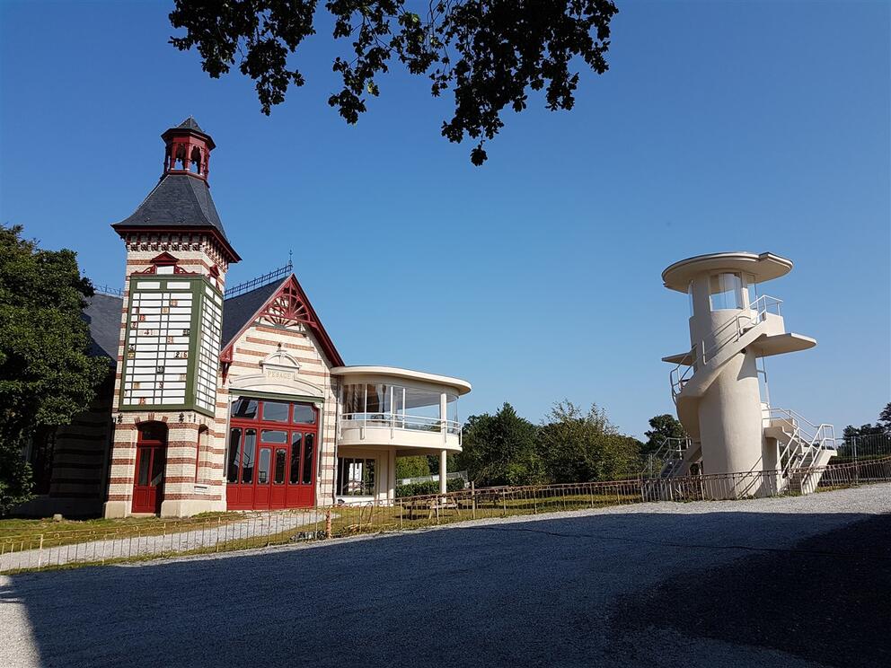 Weeglokaal en toren van de scheidsrechters Weeglokaal en toren van de scheidsrechters