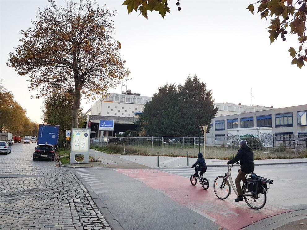 Het terrein op de hoek van de Havenlaan en de Stapelhuisstraat © sau-msi.brussels (P.Sa.)