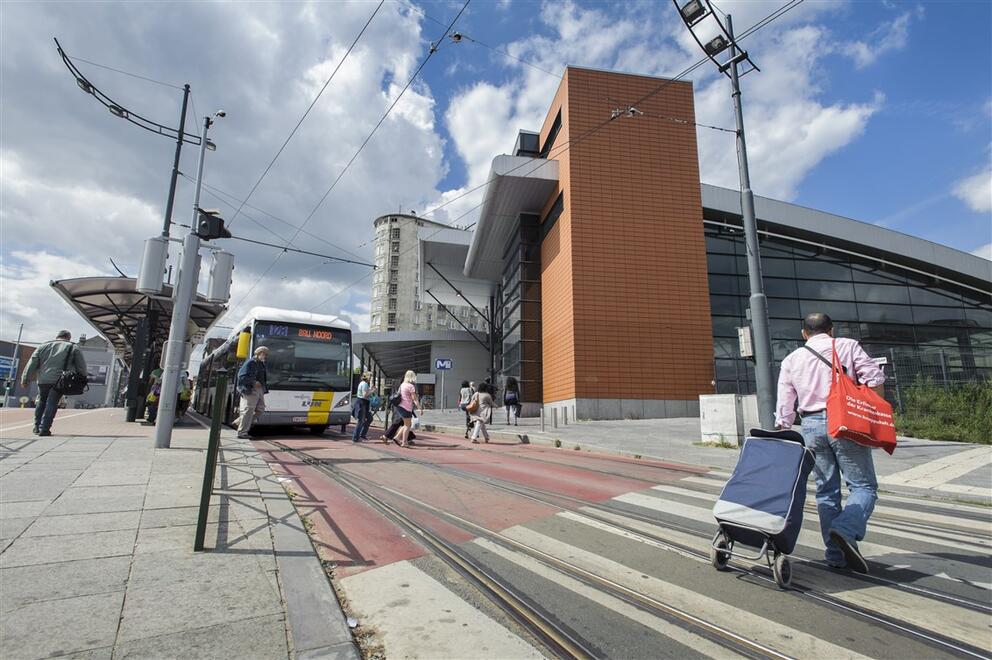 De site ligt direct links naast het metrostation Weststation. © sau-msi.brussels (Reportters)
