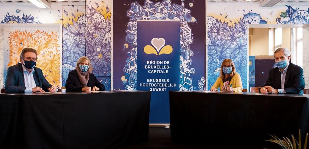  Minister-president Rudi Vervoort en de rectoren van de VUB en de ULB, Caroline Pauwels en Annemie Schaus, ondertekenden de erfpacht .© Kabinet Rudi Vervoort 