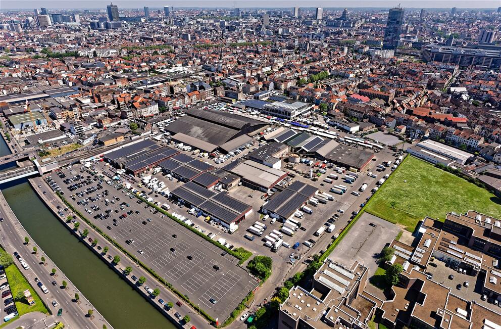 Een luchtfoto van het terrein, aan het kanaal. © sau-msi.brussels (Globalview)